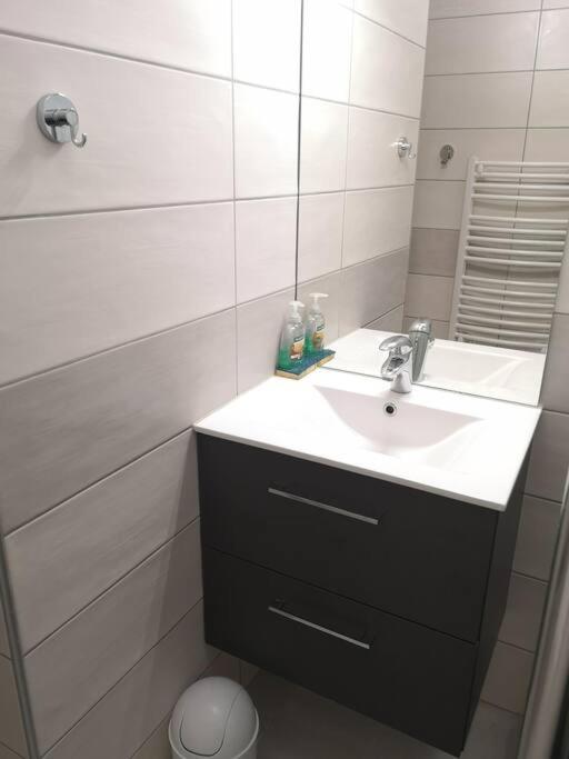 Au Pied Des Pistes Avec Parking Entierement Renove Apartment Huez Ngoại thất bức ảnh